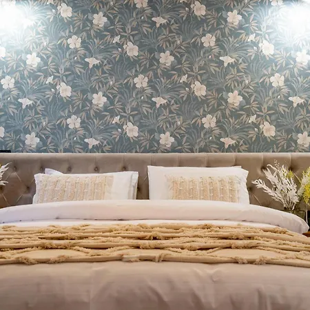 Ultracentral Coziness: Modern On Calea Victoriei Бухарест