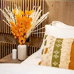 Ultracentral Coziness: Modern On Calea Victoriei
