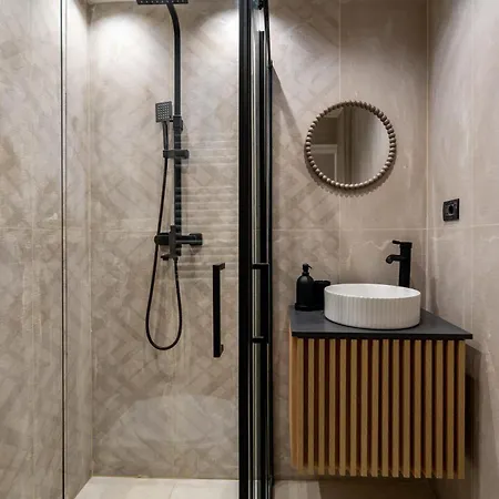 Ultracentral Coziness: Modern On Calea Victoriei *