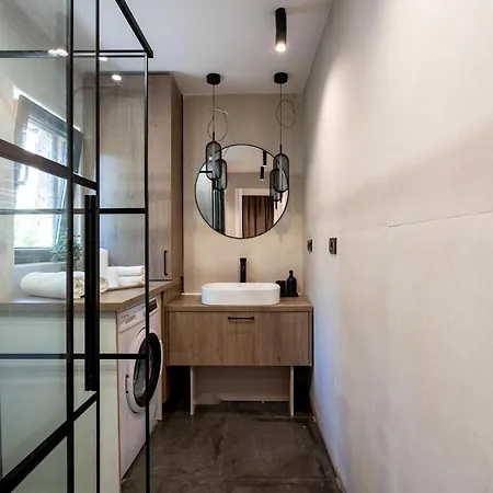 Ultracentral Coziness: Modern On Calea Victoriei Appartement