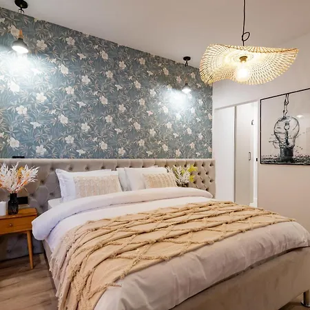 Ultracentral Coziness: Modern On Calea Victoriei